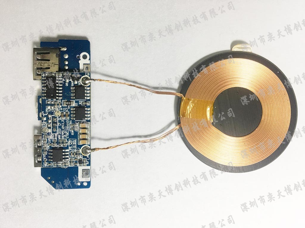 5V 2.4A + 5W無線充移動(dòng)電源.jpg